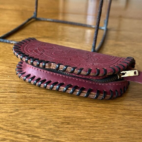 Vintage tooled Floral Coin Purse EUC. - Picture 3 of 7